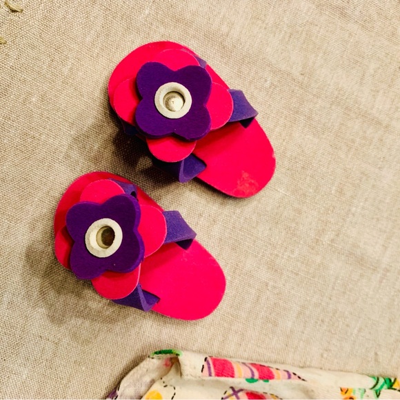 18in doll sized one piece bathing suit and flip flop sandals and doll hanger - Picture 5 of 5